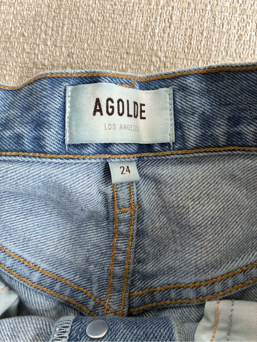 AGOLDE Shorts Women’s 24 90’s Mom Short Distressed Button Fly 100% Cotton - Picture 3 of 9
